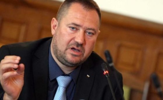 Шефът на агенцията за българите в чужбина и 20 служители са арестувани