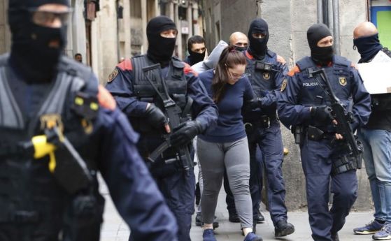 Арестуваха 30 души при зрелищна акция срещу наркотрафика в Барселона