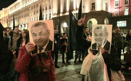 Десетият протест срещу Валери Симеонов е с неговия лик - заради Хелоуин