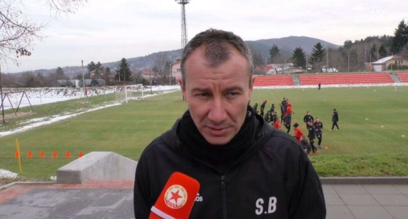 Доскорошният треньор на ЦСКА Стамен Белчев очаква назначение през зимата.