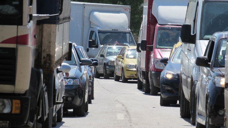 Над 200 автомобила блокираха Главен път Е-79 в рамките на протест