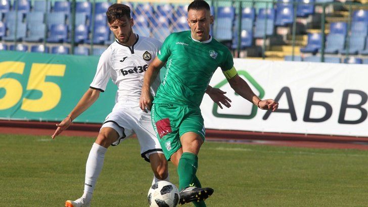 Отборът на Берое победи с 2:0 у дома Славия в