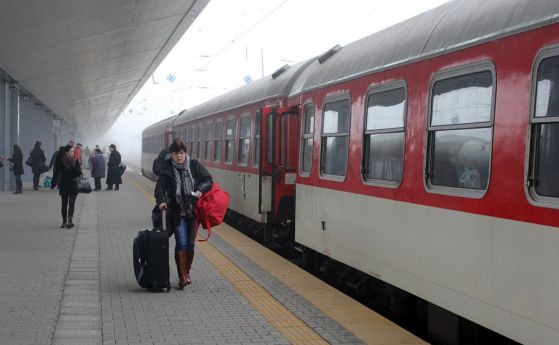 Влак не може да тръгне от София, няма локомотиви (обновена)