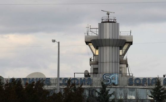 Информационната система на Летище София блокира   Заради техническите проблеми пътниците