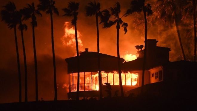Бързо разрастващите се огромни пожари в Калифорния взеха 9 жертви,