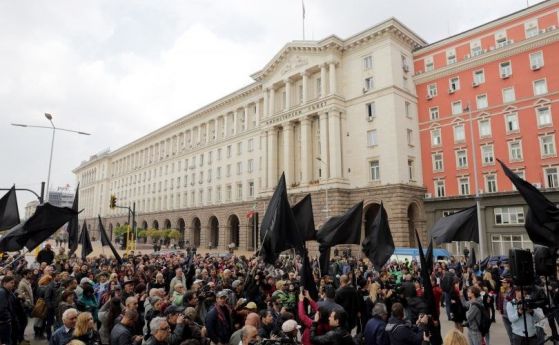 Протести блокираха София и главни пътища в страната