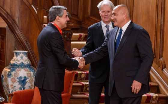 Президентът 2012 2017 Росен Плевнелиев беше удостоен от президента Еманюел Макрон
