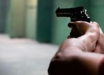 Мъж стреля с газов пистолет на протеста в Перник