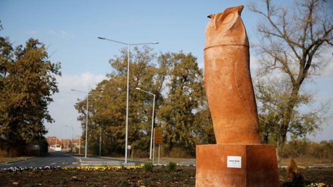 Наскоро издигната статуя на сова в северния сръбски град Кикинда