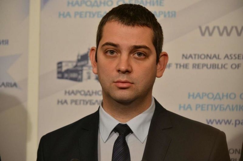 Валери Симеонов беше отстранен от поста си на вицепремиер, въпреки