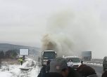 Автобус горя на магистрала Тракия