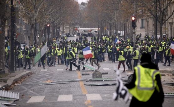  Ранени служители на реда и стачкуващи при конфликти в Париж, арестуваните са над 100 