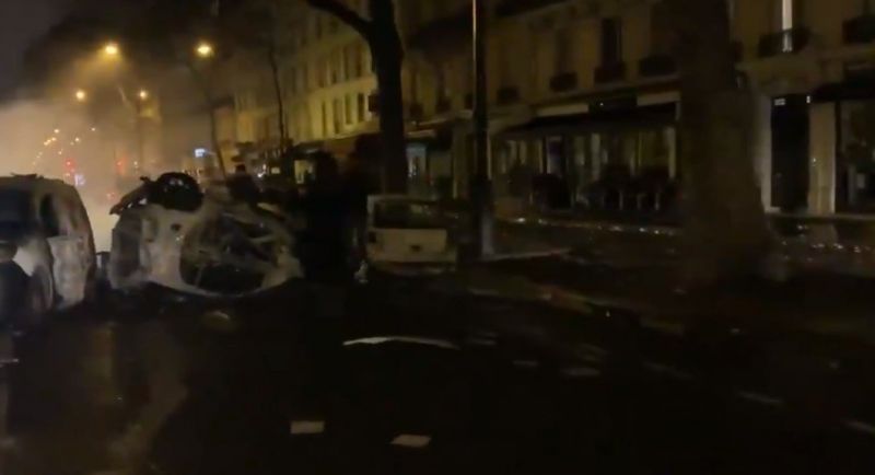 Вчерашните протести в Париж бяха белязани от ожесточени сблъсъци между