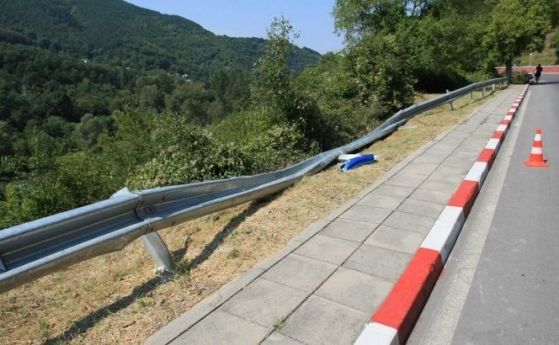 Три месеца след трагедията край Своге на пътя липсва обезопасителна мантинела