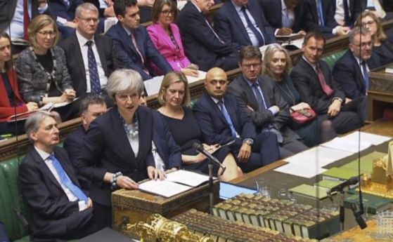  Тереза Мей на незабавна среща с водачи на Европейски Съюз след отлагането на вота за Брекзит 