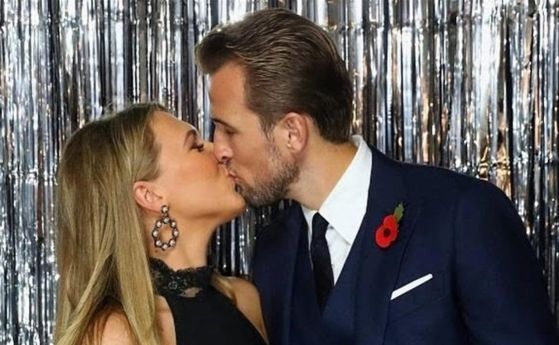  Жената на Хари Кейн украси елхата със Златна обувка | Извън терена | Новини от България и Света | OFFNews.bg 