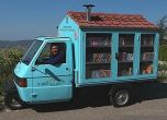 Това ли е най-малката библиотека в Италия? (видео)