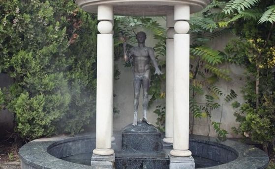 Откраднаха статуята на Аполон Медикус от Централна баня