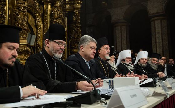 Порошенко задължи Украинската православна църква да се преименува в полза на руската