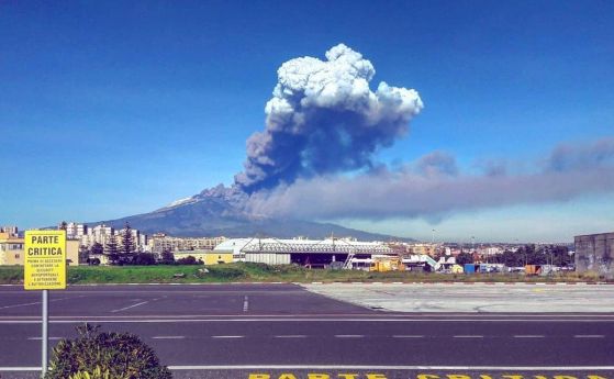Вулканът Етна изригна в Сицилия