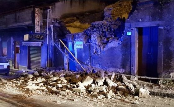 Трусът в Сицилия разруши къщи и сгради (видео)