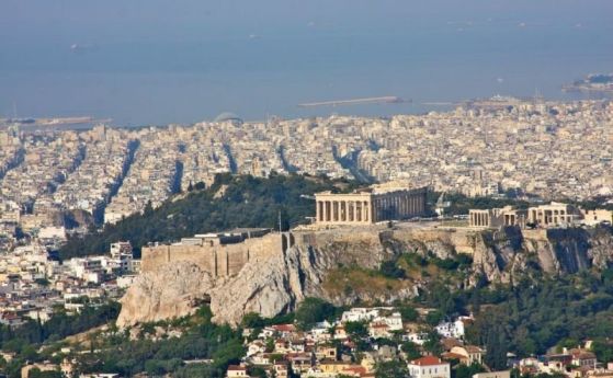 Самоделна бомба е избухнала в центъра на Атина съобщава bTV