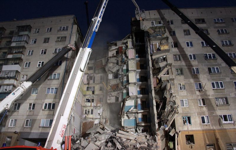 Спасителните екипи извадиха 16-а жертва под рухналия 10-етажен жилищен блок