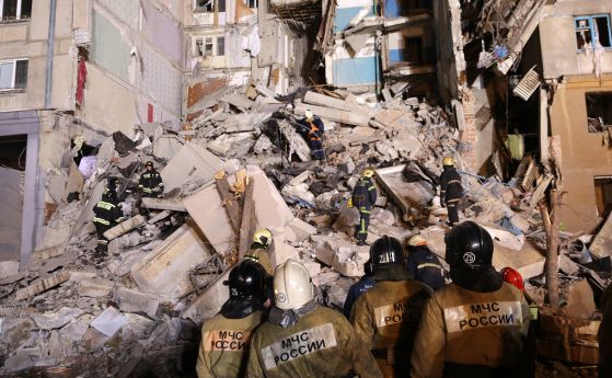 Спасителните екипи извадиха 11 а жертва под рухналия 10 етажен жилищен блок