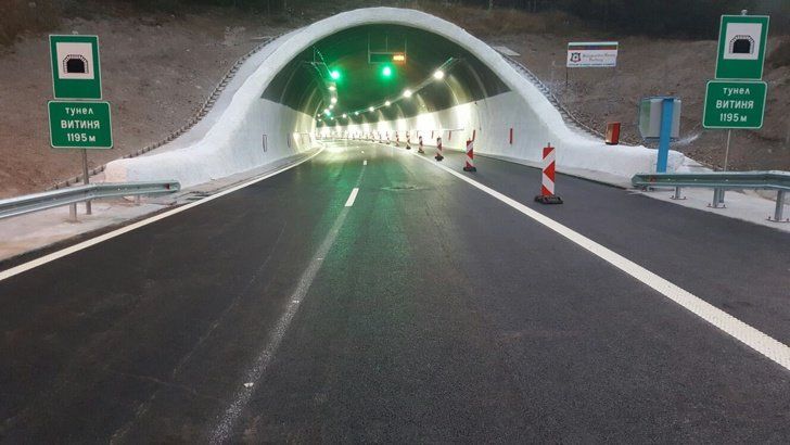 Движението в тунел Топли дол“ на магистрала Хемус“ през днешния