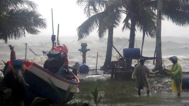 Тропическата буря Пабук бушува в Тайланд. Според местните власти това