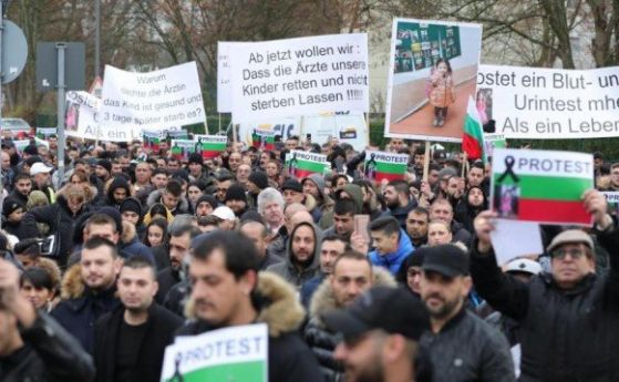Родителите на починалото в Кьолн българче ще съдят болницата, готвят и нови протести