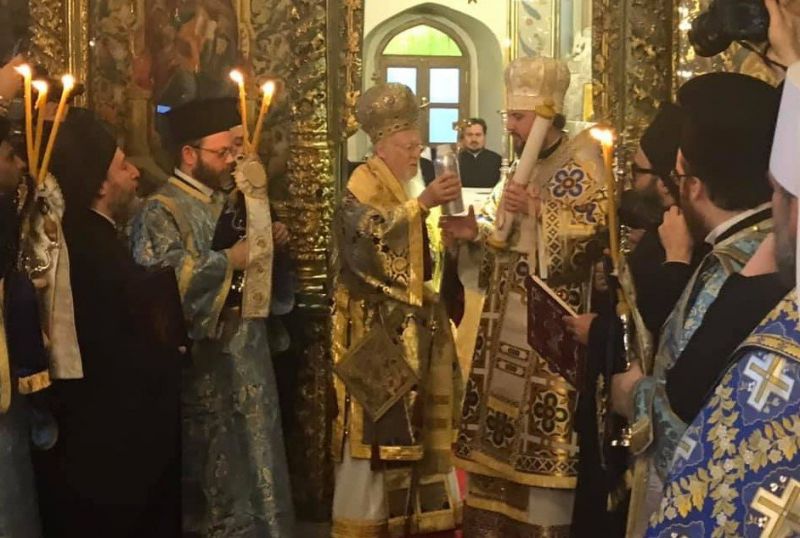 Вселенският патриарх Вартоломей връчи днес томоса за автокефалията на Православната църква
