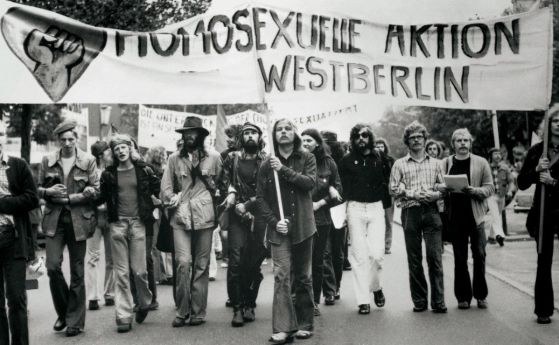 СССР приютил в Москва гей активисти, объркали ги с млади комунисти