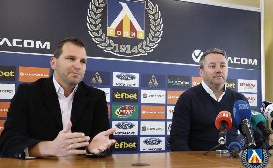 Шефът на латвийския футбол идва на преговори за треньора на Левски