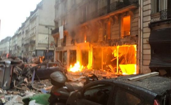  Двама пожарникари са починали при гърмежа в Париж 