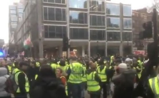  Жълти жилетки стачкуват против ограниченията за икономии в Лондон 