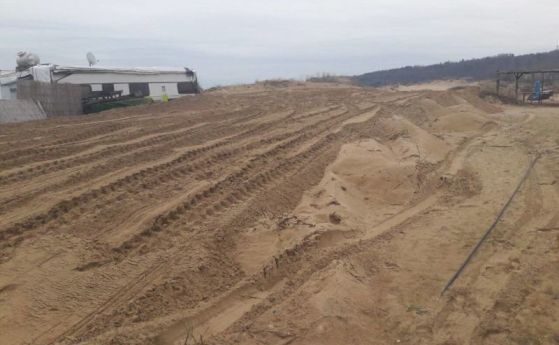 Повдигнаха обвинения на двама души за унищожените дюни на Смокиня