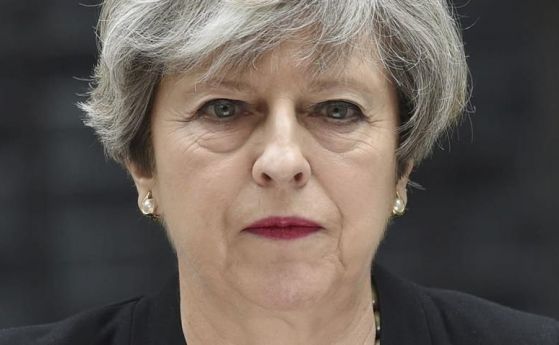 Британският премиер Тереза Мей призова днес депутатите да погледнат отново