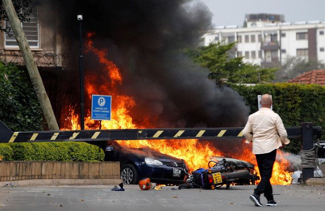 Две експлозии и стрелба избухнаха в луксозен квартал на кенийската столица