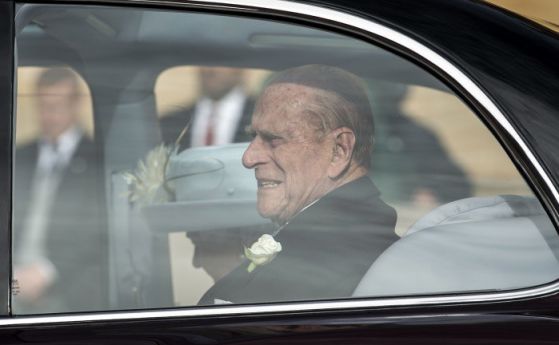 Накараха 97-годишният принц Филип да духа на дрегер, не е пил преди катастрофата