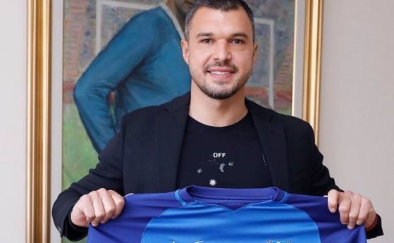 Мегазвездата на българския футбол Валери Божинов подписа днес своя договор