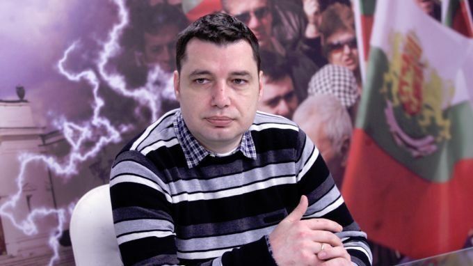 Бившият и.д. главен редактор на Дума Йордан Мичев напуска вестника