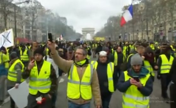 Поредният протест на жълтите жилетки в Париж бе белязан с
