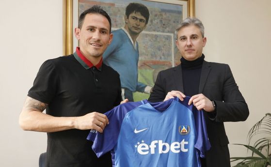 Бившият национал и шампион с Левски Живко Миланов подписа днес