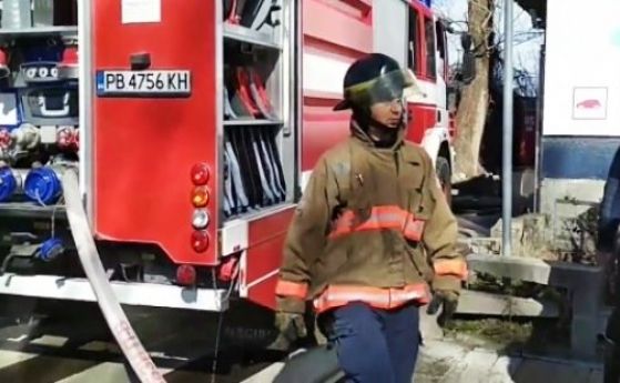 Избухна пожар в бившия завод 'Чайка' в Пловдив