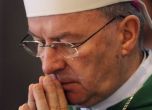 Разследват посланика на Ватикана в Париж за сексуално насилие