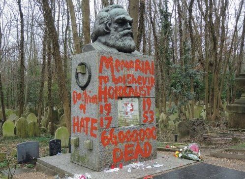 Мемориалният паметник на Карл Маркс в северен Лондон стана обект