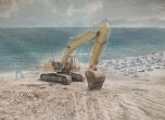 Пак строеж по морето: бетон се лее на метри от плажа в Крайморие