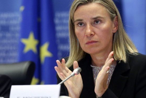 ЕС няма да гони посланиците на Венецуела, заяви днес върховният