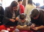 Деца се учиха да правят мартеници в Етнографския музей